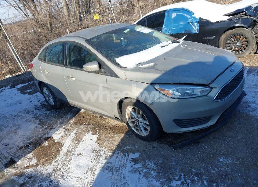 2016 Ford Focus SE (VIN 1FADP3F26GL358905) main photo