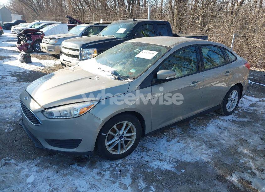 Photo 2 of 2016 Ford Focus SE (VIN 1FADP3F26GL358905)