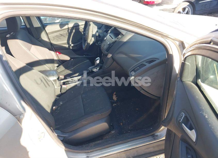 Photo 5 of 2016 Ford Focus SE (VIN 1FADP3F26GL358905)