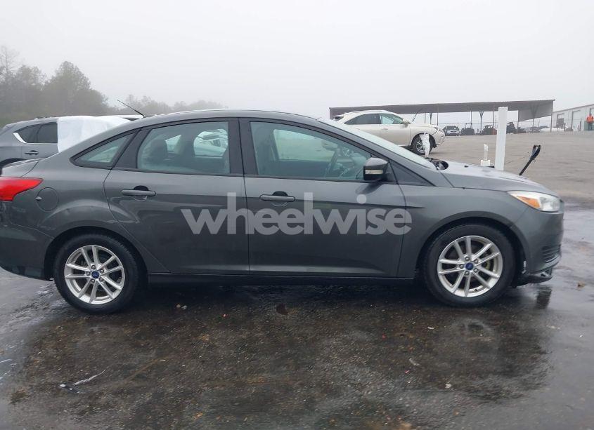 Photo 13 of 2016 Ford Focus SE (VIN 1FADP3F26GL365269)