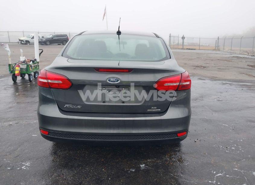 Photo 16 of 2016 Ford Focus SE (VIN 1FADP3F26GL365269)