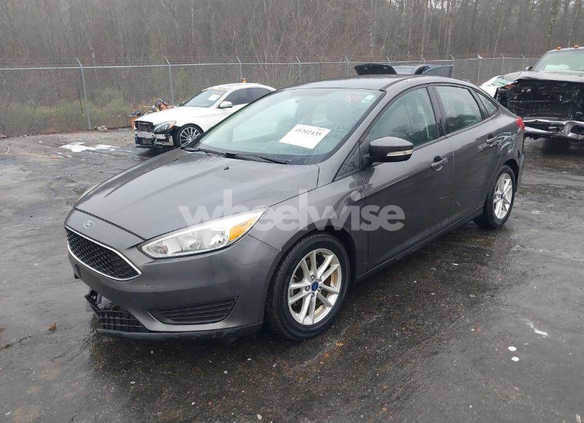 Photo 2 of 2016 Ford Focus SE (VIN 1FADP3F26GL365269)