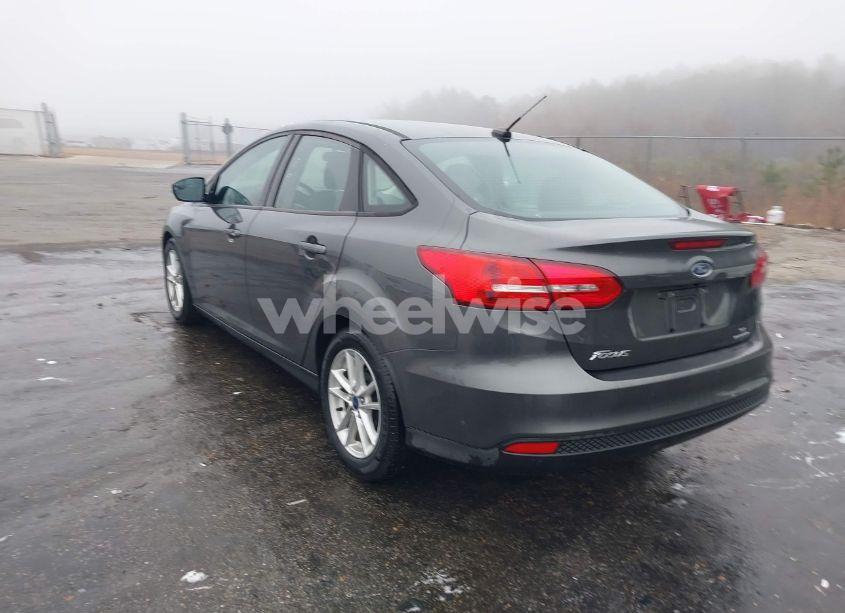 Photo 3 of 2016 Ford Focus SE (VIN 1FADP3F26GL365269)