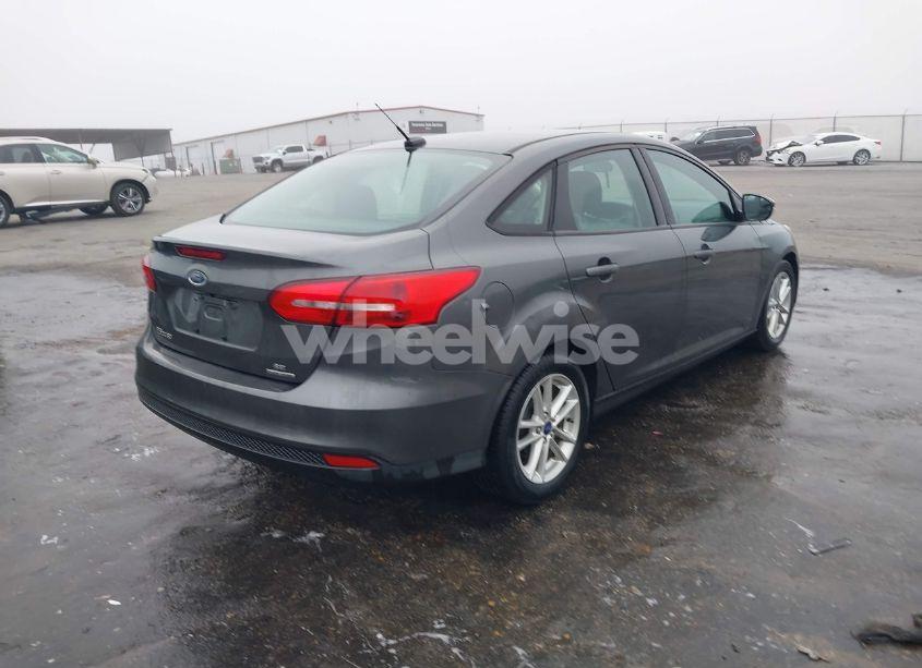 Photo 4 of 2016 Ford Focus SE (VIN 1FADP3F26GL365269)