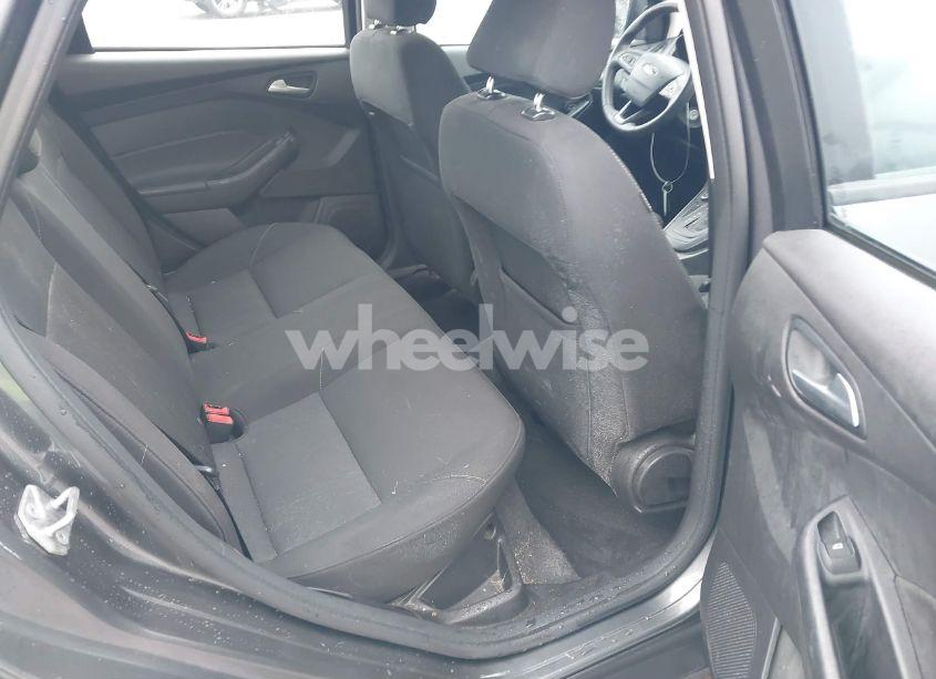 Photo 8 of 2016 Ford Focus SE (VIN 1FADP3F26GL365269)