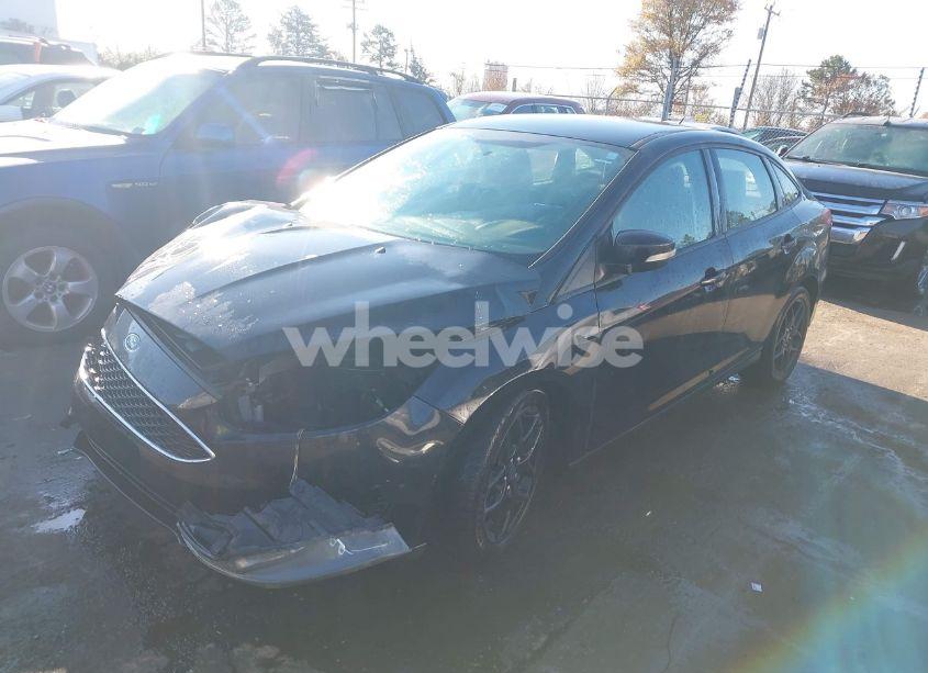 Photo 2 of 2016 Ford Focus SE (VIN 1FADP3F26GL381536)