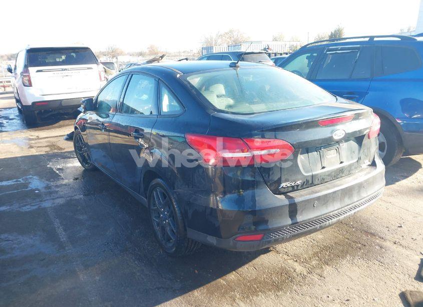 Photo 3 of 2016 Ford Focus SE (VIN 1FADP3F26GL381536)