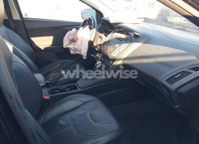 Photo 5 of 2016 Ford Focus SE (VIN 1FADP3F26GL381536)