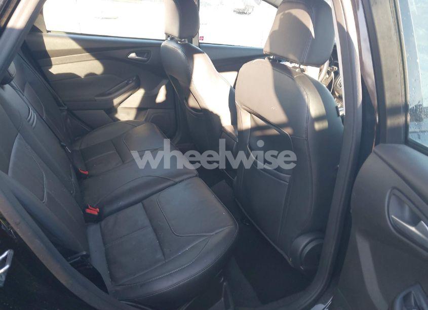 Photo 8 of 2016 Ford Focus SE (VIN 1FADP3F26GL381536)