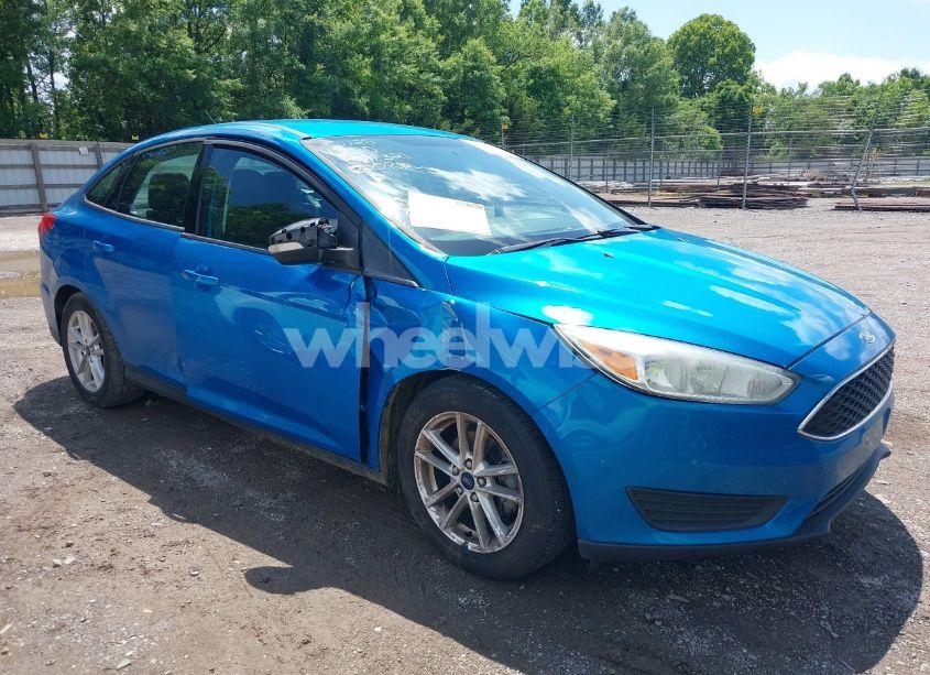 2016 Ford Focus SE (VIN 1FADP3F26GL389815) main photo