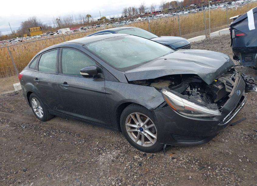 2016 Ford Focus SE (VIN 1FADP3F26GL394593) main photo