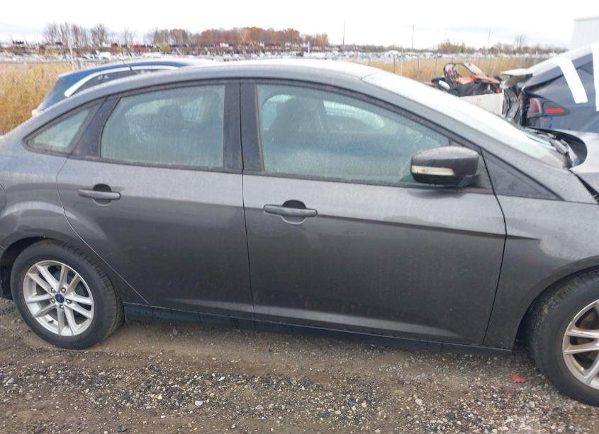 Photo 13 of 2016 Ford Focus SE (VIN 1FADP3F26GL394593)