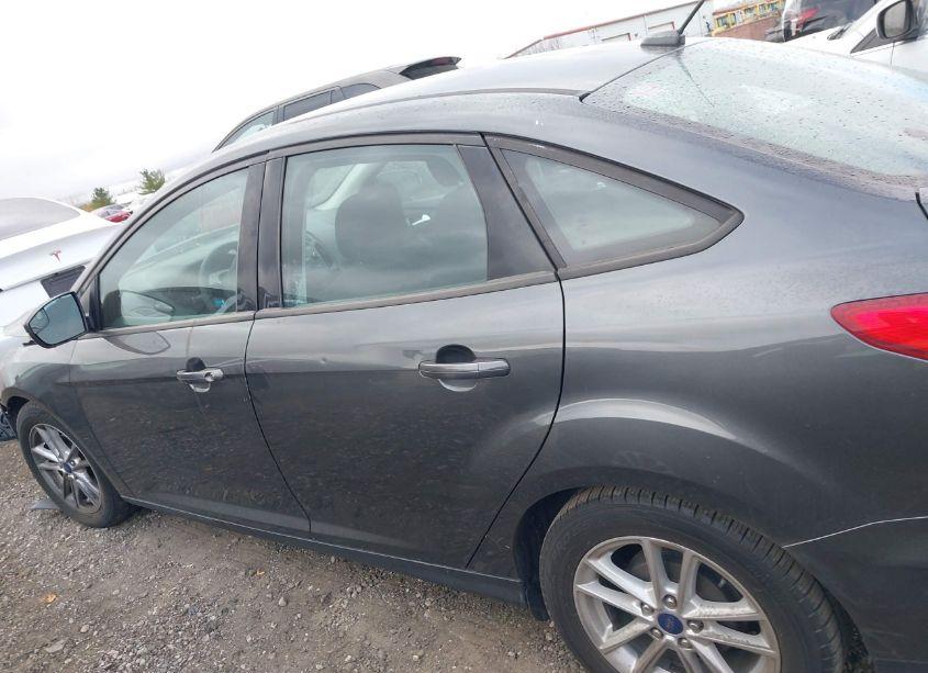 Photo 14 of 2016 Ford Focus SE (VIN 1FADP3F26GL394593)