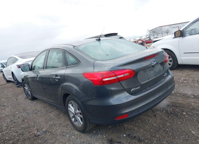 Photo 3 of 2016 Ford Focus SE (VIN 1FADP3F26GL394593)