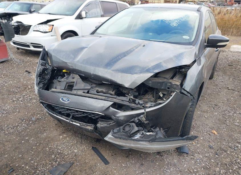 Photo 6 of 2016 Ford Focus SE (VIN 1FADP3F26GL394593)