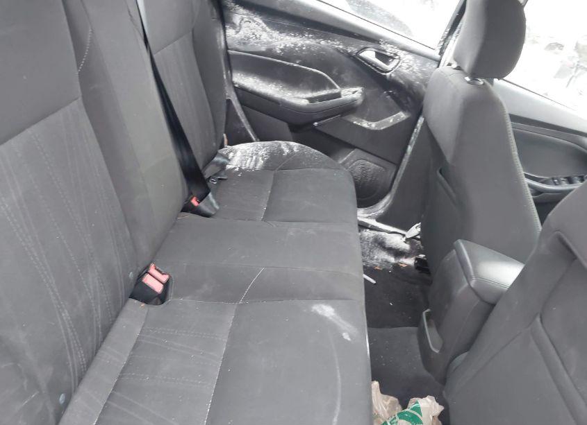 Photo 8 of 2016 Ford Focus SE (VIN 1FADP3F26GL394593)