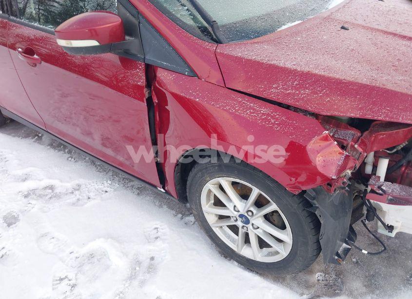 Photo 13 of 2016 Ford Focus SE (VIN 1FADP3F26GL403342)