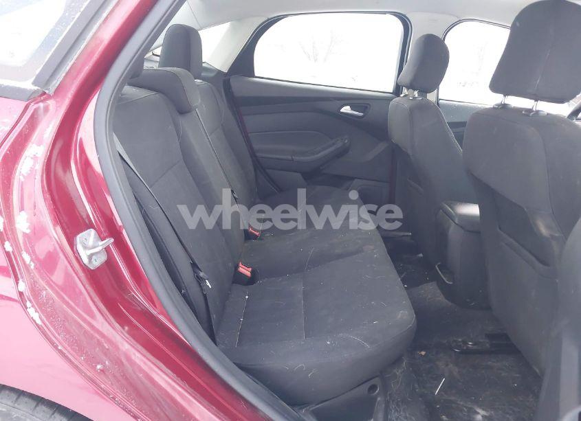 Photo 8 of 2016 Ford Focus SE (VIN 1FADP3F26GL403342)