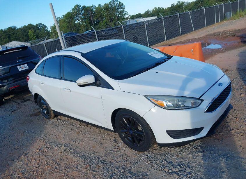2017 Ford Focus SE (VIN 1FADP3F26HL204759) main photo