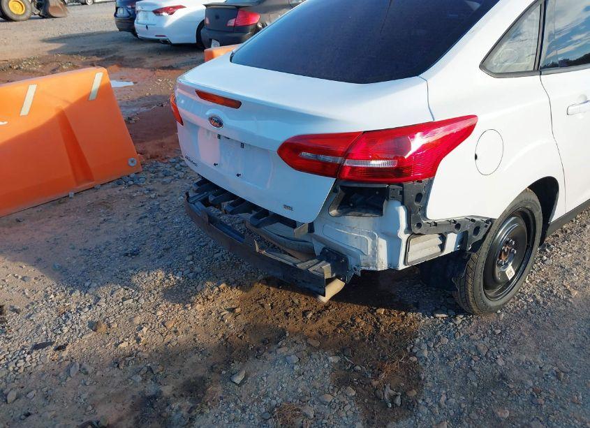 Photo 13 of 2017 Ford Focus SE (VIN 1FADP3F26HL204759)