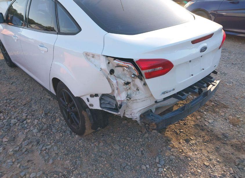 Photo 14 of 2017 Ford Focus SE (VIN 1FADP3F26HL204759)