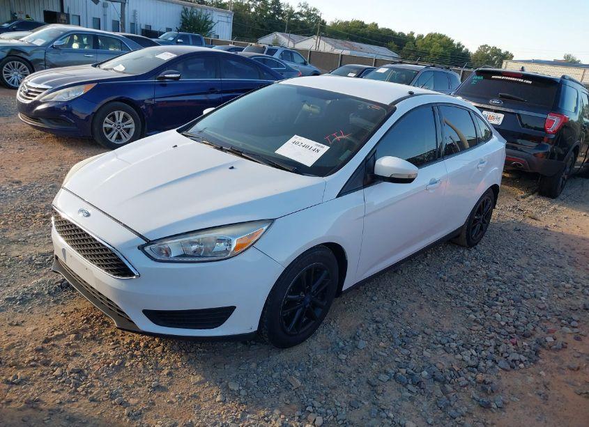 Photo 2 of 2017 Ford Focus SE (VIN 1FADP3F26HL204759)
