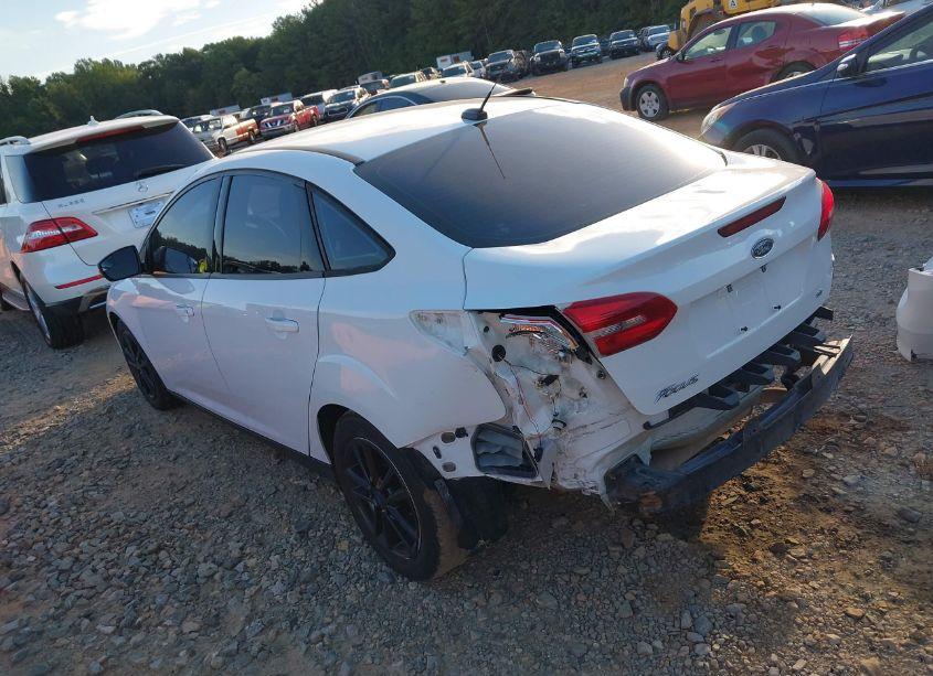 Photo 3 of 2017 Ford Focus SE (VIN 1FADP3F26HL204759)