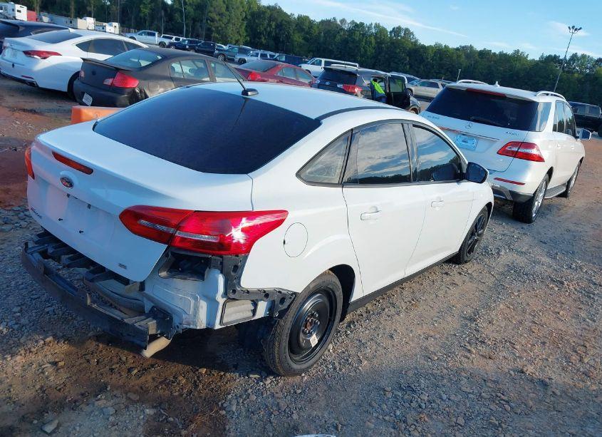 Photo 4 of 2017 Ford Focus SE (VIN 1FADP3F26HL204759)