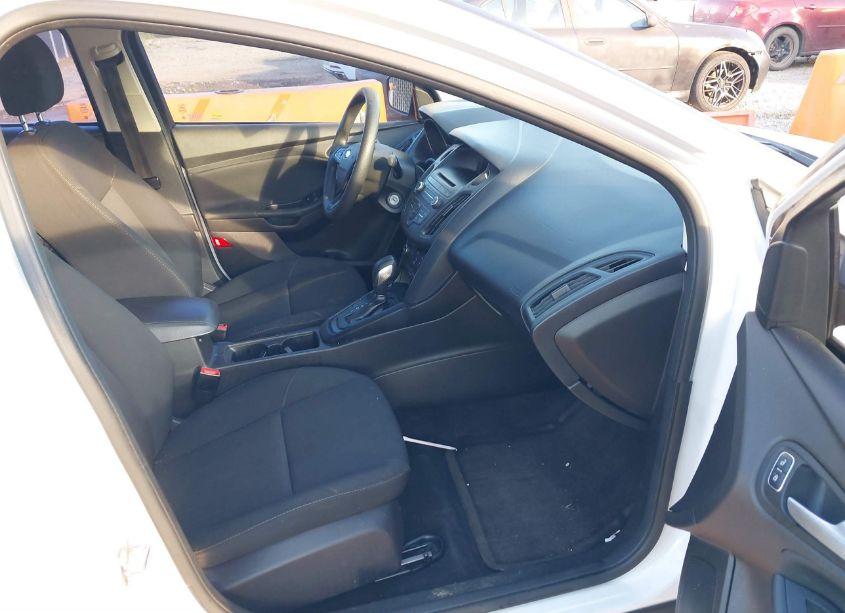 Photo 5 of 2017 Ford Focus SE (VIN 1FADP3F26HL204759)