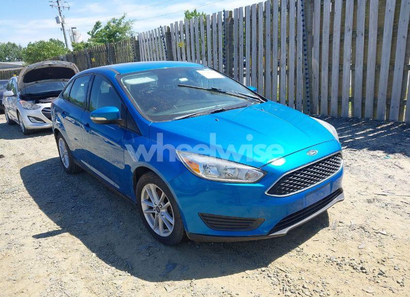 2017 Ford Focus SE (VIN 1FADP3F26HL221545) main photo