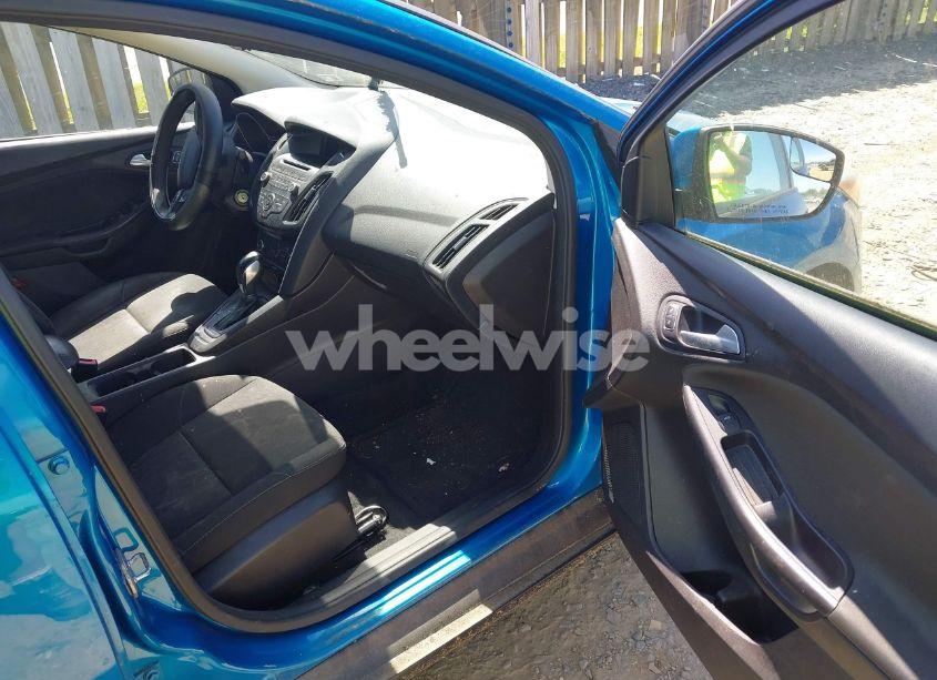 Photo 5 of 2017 Ford Focus SE (VIN 1FADP3F26HL221545)