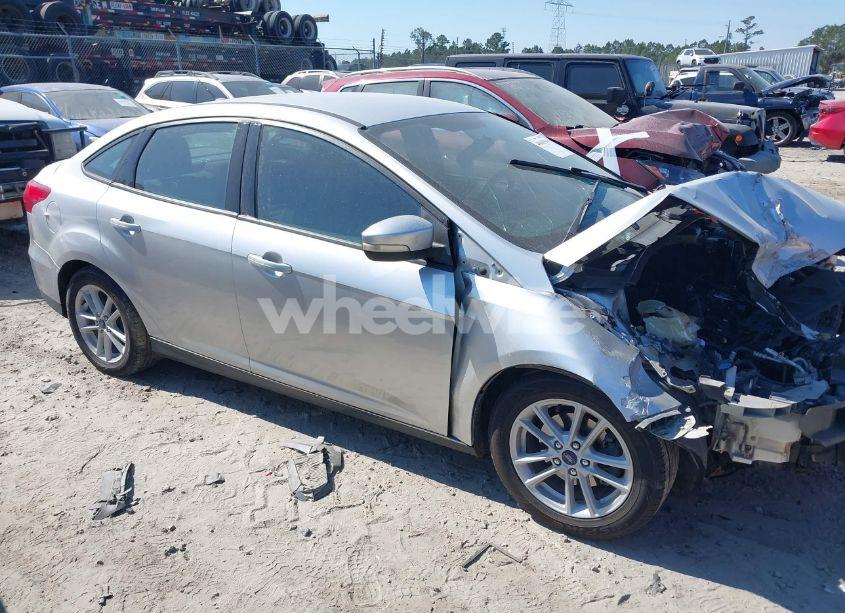 2017 Ford Focus SE (VIN 1FADP3F26HL227698) main photo