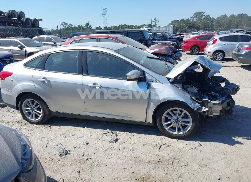 Photo 13 of 2017 Ford Focus SE (VIN 1FADP3F26HL227698)