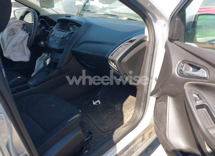 Photo 5 of 2017 Ford Focus SE (VIN 1FADP3F26HL227698)