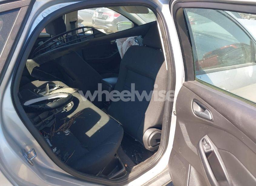 Photo 8 of 2017 Ford Focus SE (VIN 1FADP3F26HL227698)