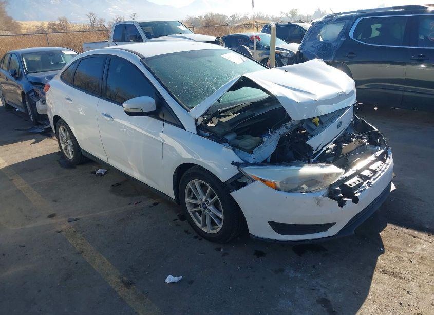 2017 Ford Focus SE (VIN 1FADP3F26HL232528) main photo