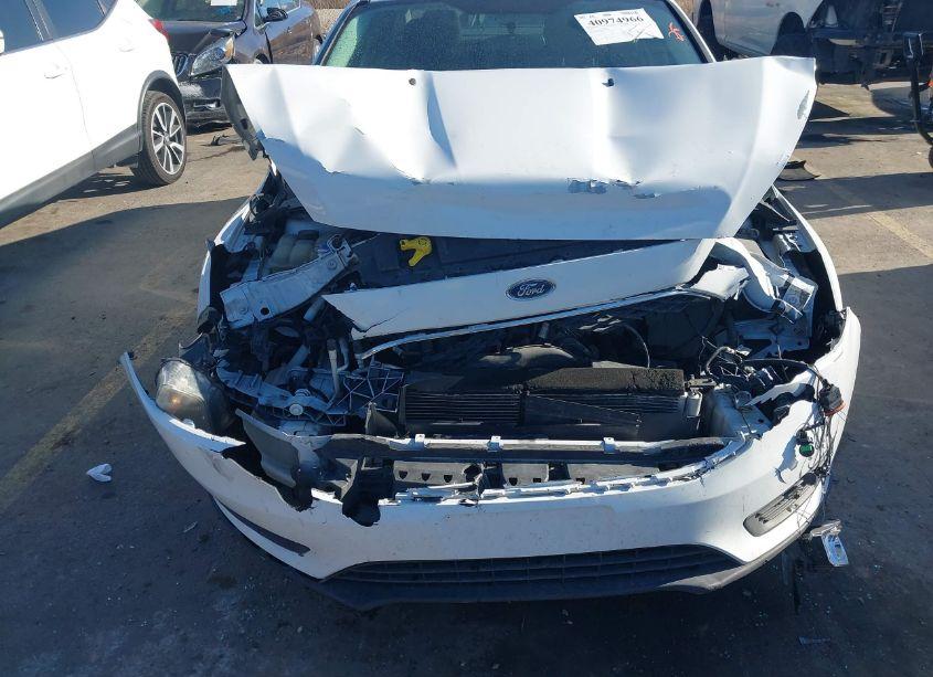 Photo 12 of 2017 Ford Focus SE (VIN 1FADP3F26HL232528)