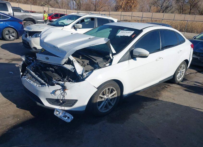 Photo 2 of 2017 Ford Focus SE (VIN 1FADP3F26HL232528)