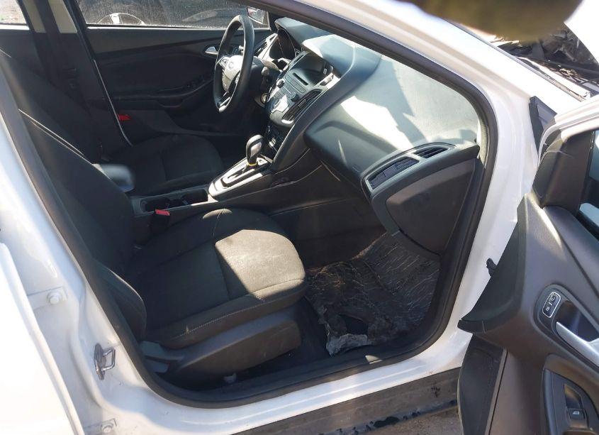 Photo 5 of 2017 Ford Focus SE (VIN 1FADP3F26HL232528)