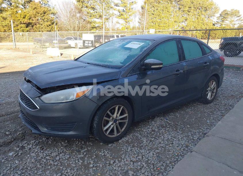 Photo 2 of 2017 Ford Focus SE (VIN 1FADP3F26HL256375)
