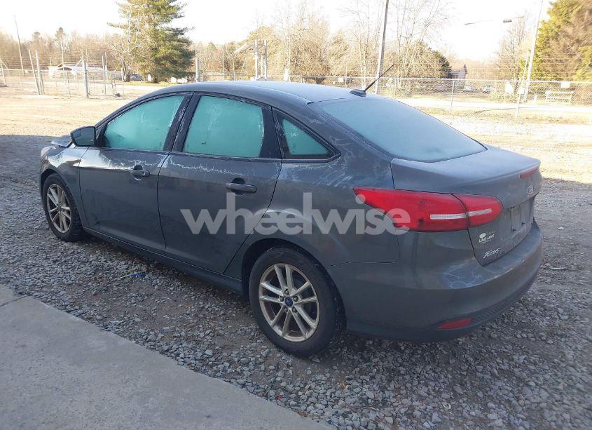 Photo 3 of 2017 Ford Focus SE (VIN 1FADP3F26HL256375)