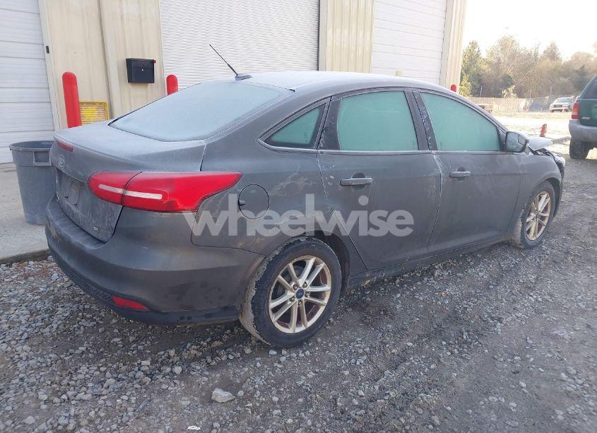 Photo 4 of 2017 Ford Focus SE (VIN 1FADP3F26HL256375)