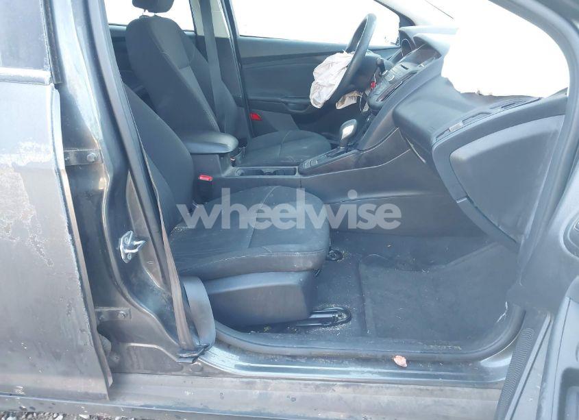 Photo 5 of 2017 Ford Focus SE (VIN 1FADP3F26HL256375)