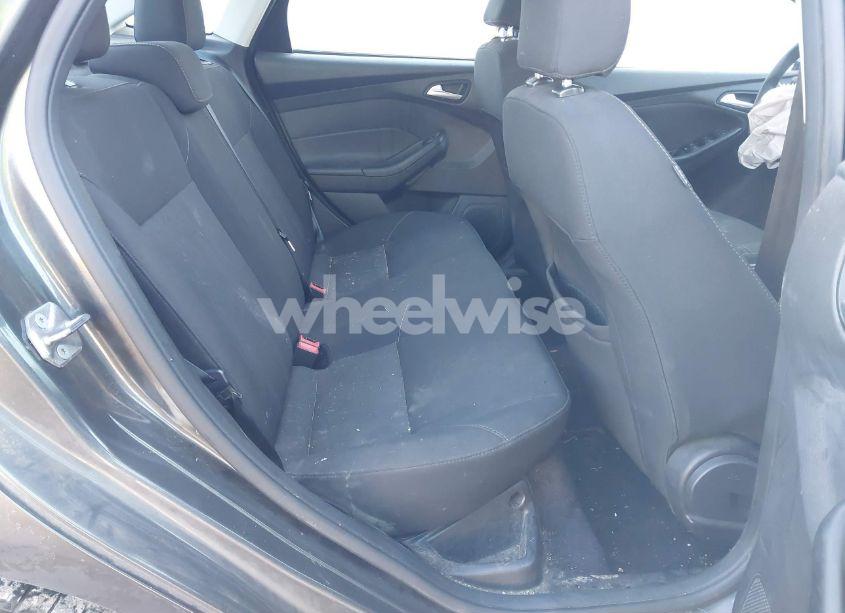 Photo 8 of 2017 Ford Focus SE (VIN 1FADP3F26HL256375)