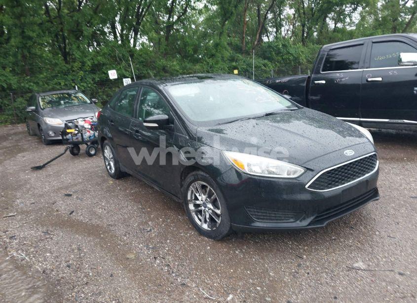 2017 Ford Focus SE (VIN 1FADP3F26HL276139) main photo