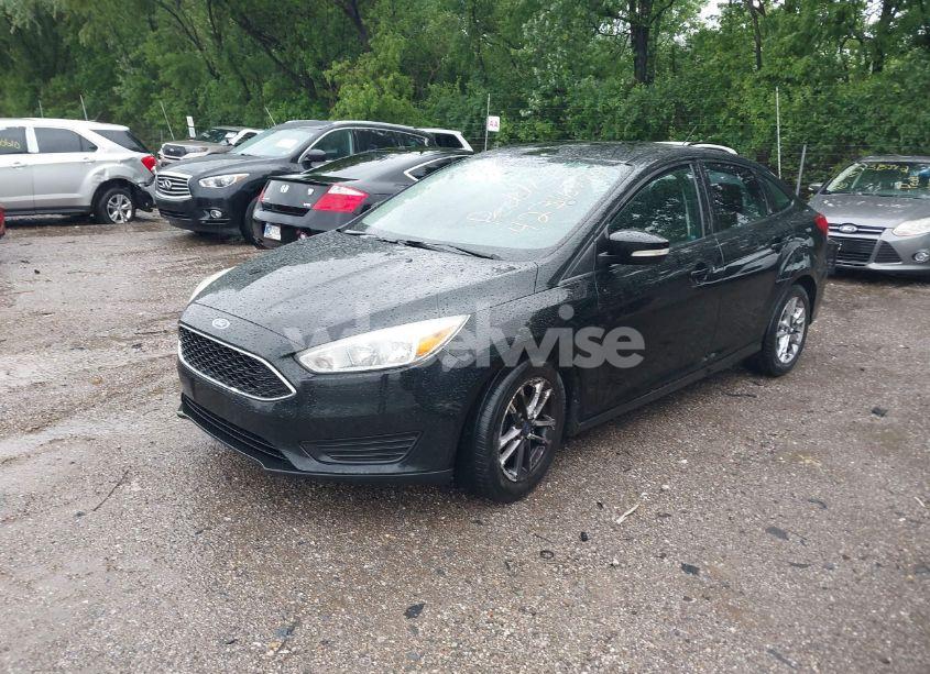 Photo 2 of 2017 Ford Focus SE (VIN 1FADP3F26HL276139)