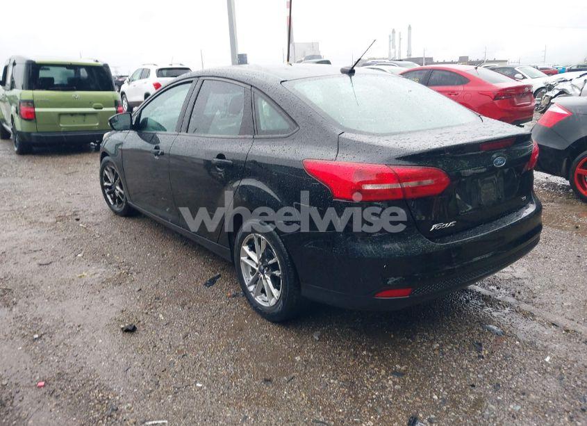 Photo 3 of 2017 Ford Focus SE (VIN 1FADP3F26HL276139)