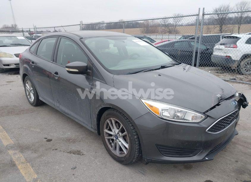 2017 Ford Focus SE (VIN 1FADP3F26HL286248) main photo