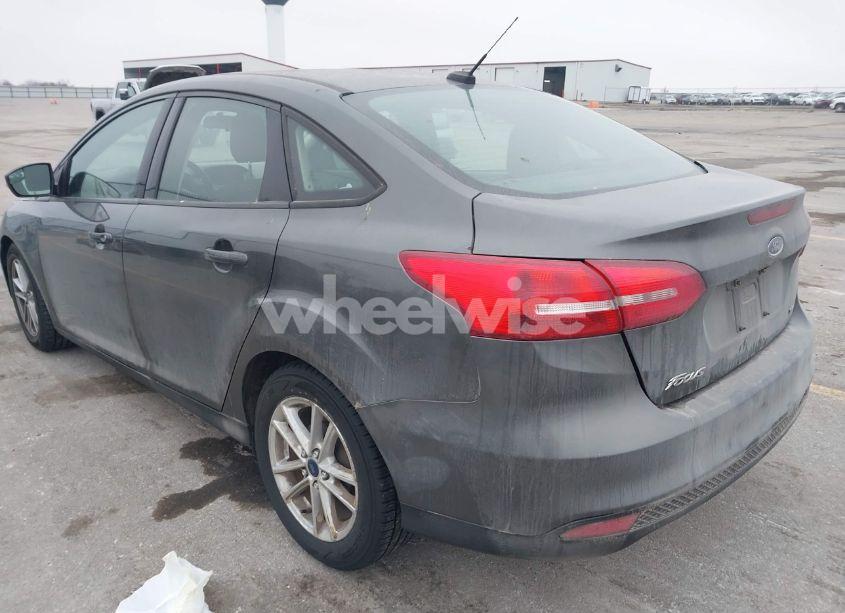 Photo 3 of 2017 Ford Focus SE (VIN 1FADP3F26HL286248)