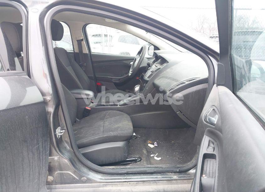 Photo 5 of 2017 Ford Focus SE (VIN 1FADP3F26HL286248)